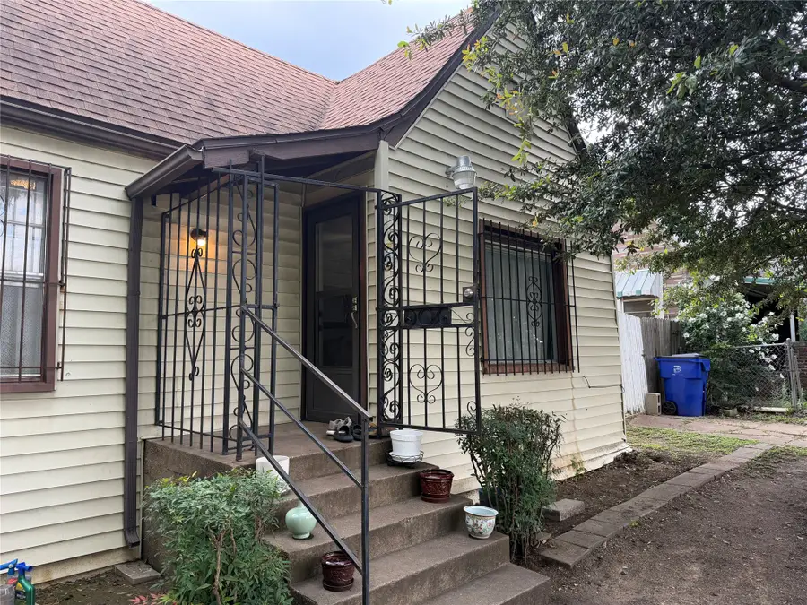 1018 E Woodin Boulevard, Dallas, TX 75216 - #2