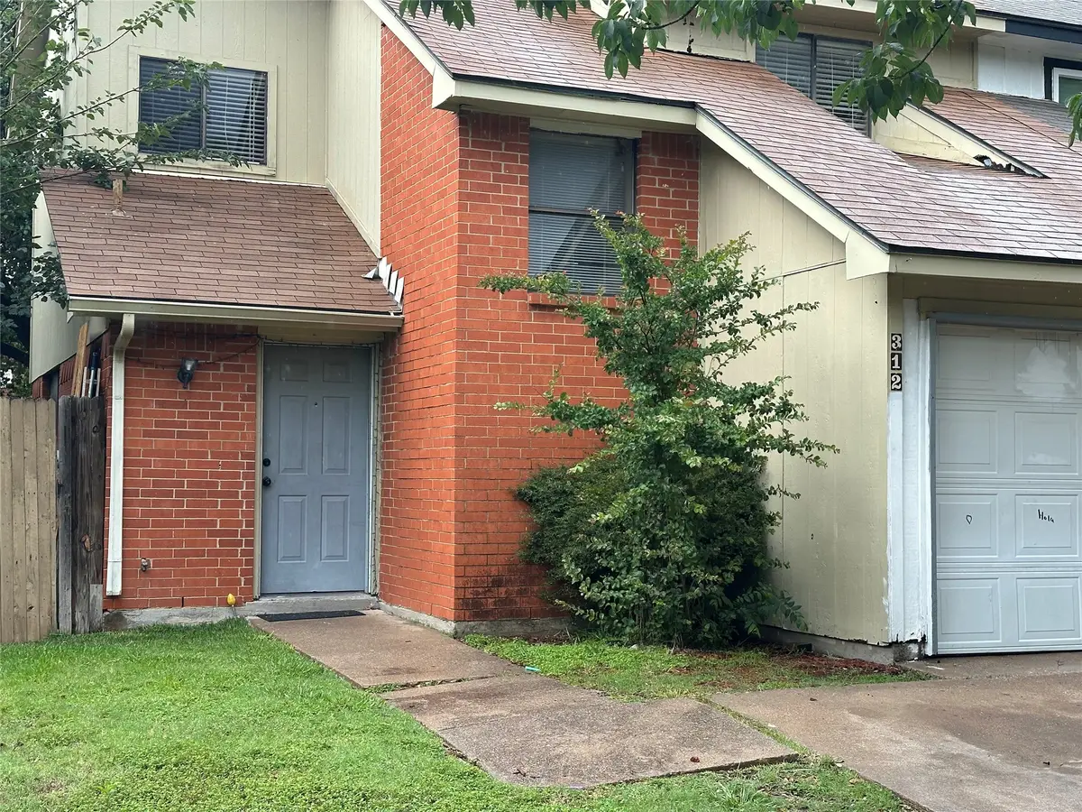 312 Victoria, Grand Prairie, TX 75052 - #1