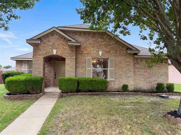 111 Forest Park Lane, Red Oak, TX 75154