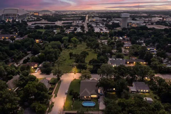 433 N East Street, Arlington, TX 76011