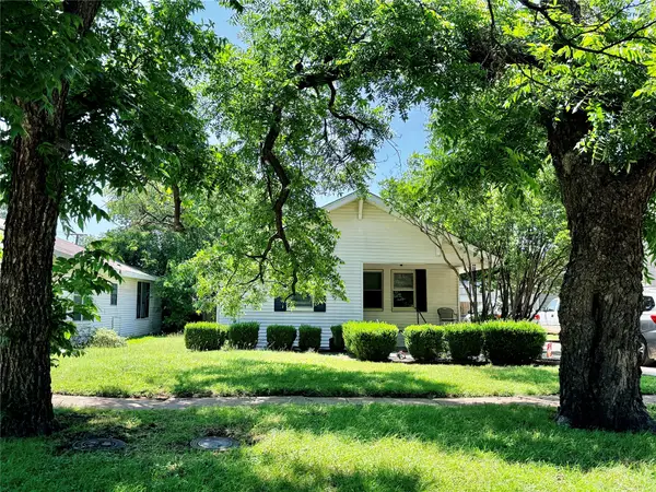 922 Plum Street, Graham, TX 76450
