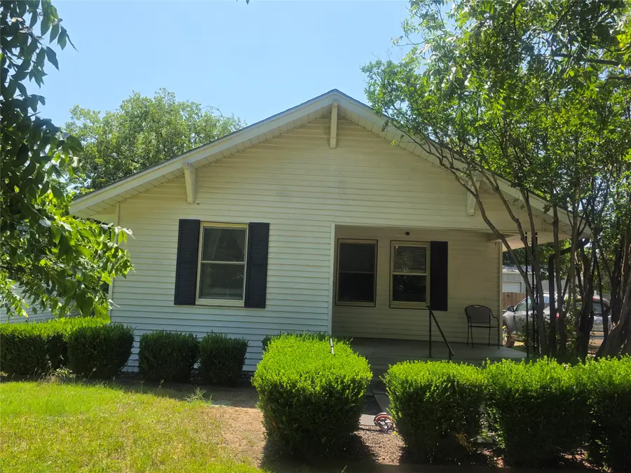 922 Plum Street, Graham, TX 76450 - #2