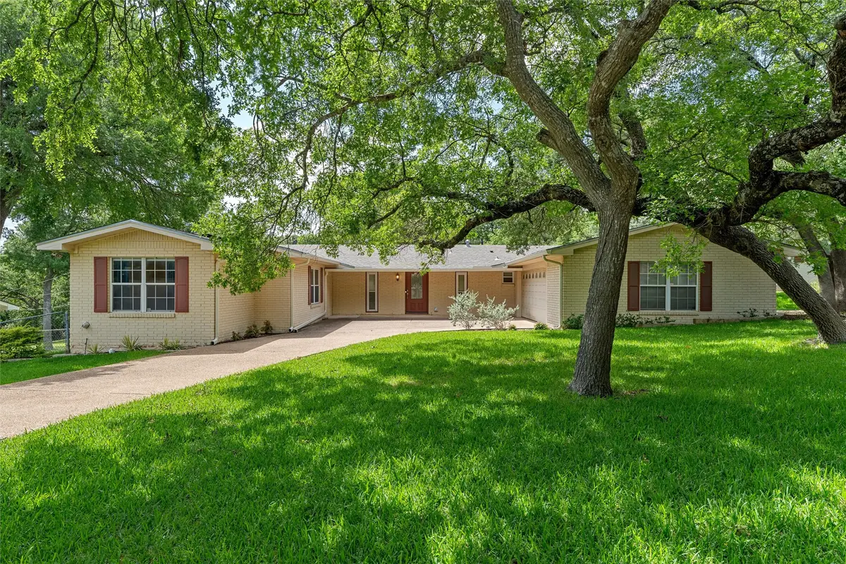 640 Cardinal Drive, Woodway, TX 76712 - #1
