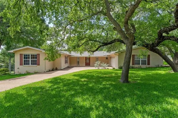 640 Cardinal Drive, Woodway, TX 76712