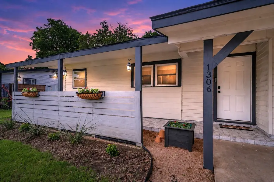 1306 E Lovers Lane, Arlington, TX 76010 - #2