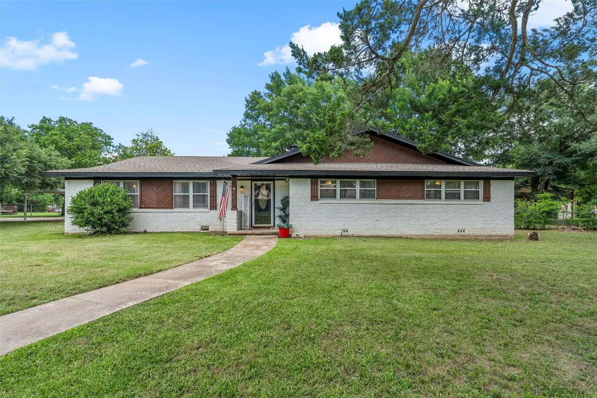 600 S Andrews Drive, Robinson, TX 76706 - #1