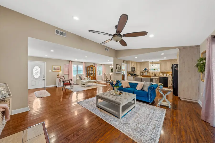 600 S Andrews Drive, Robinson, TX 76706 - #2