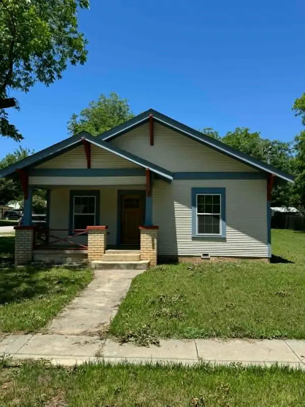 230 SW Live Oak, Dublin, TX 76446
