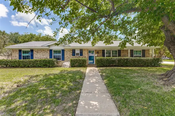 1121 W Redbud Drive, Hurst, TX 76053