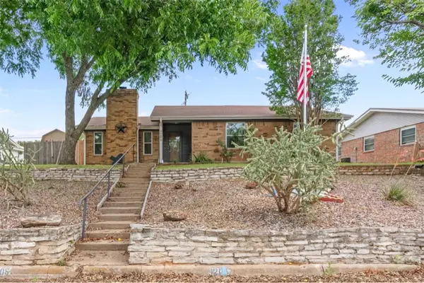 1205 S Rusk Street, Weatherford, TX 76086