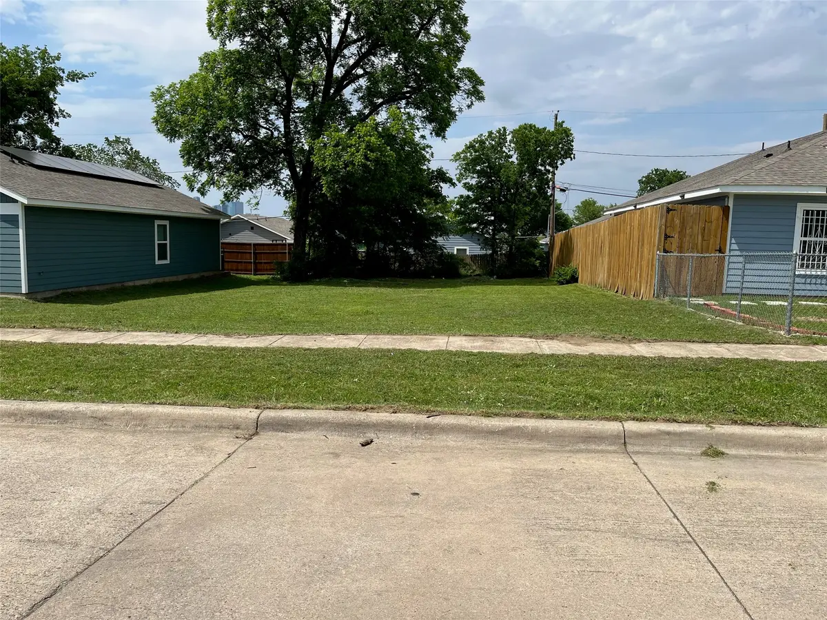 933 E Maddox Avenue, Fort Worth, TX 76104 - #1