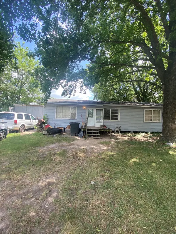 356 E Kansas Street, Van, TX 75790