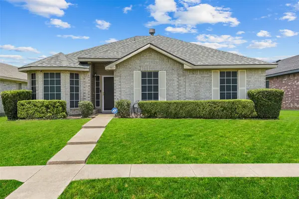 837 Applewood Drive, Cedar Hill, TX 75104