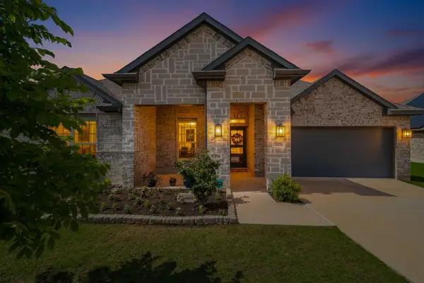 508 Hillcrest Circle, Justin, TX 76247