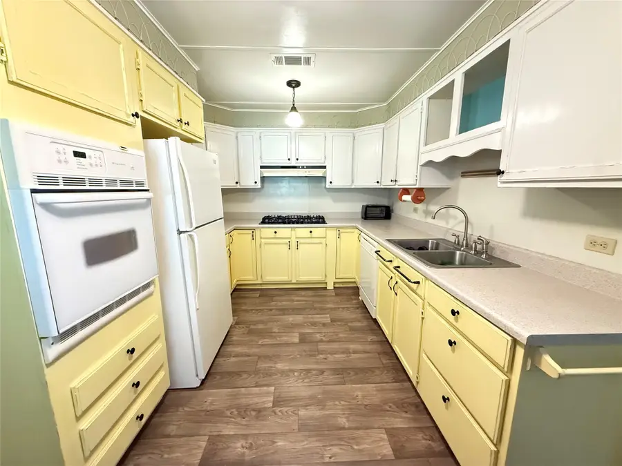 619 E 12th Street, Bonham, TX 75418 - #2