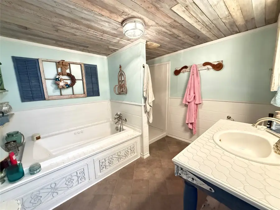 619 E 12th Street, Bonham, TX 75418 - #3