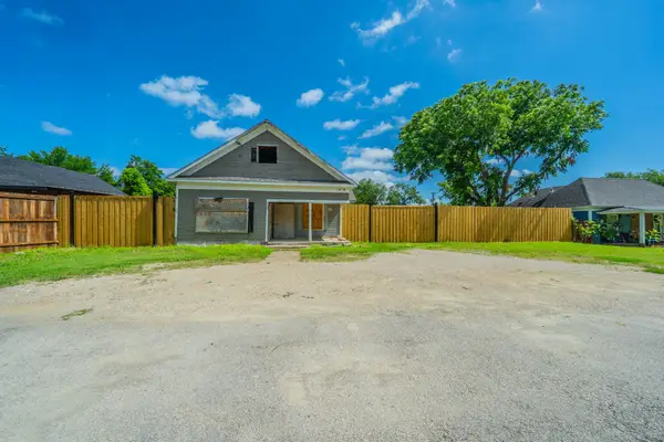 122 W Grand Prairie Road, Grand Prairie, TX 75051