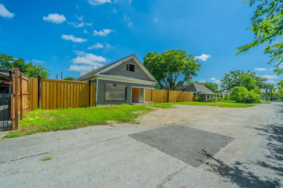 122 W Grand Prairie Road, Grand Prairie, TX 75051 - #2