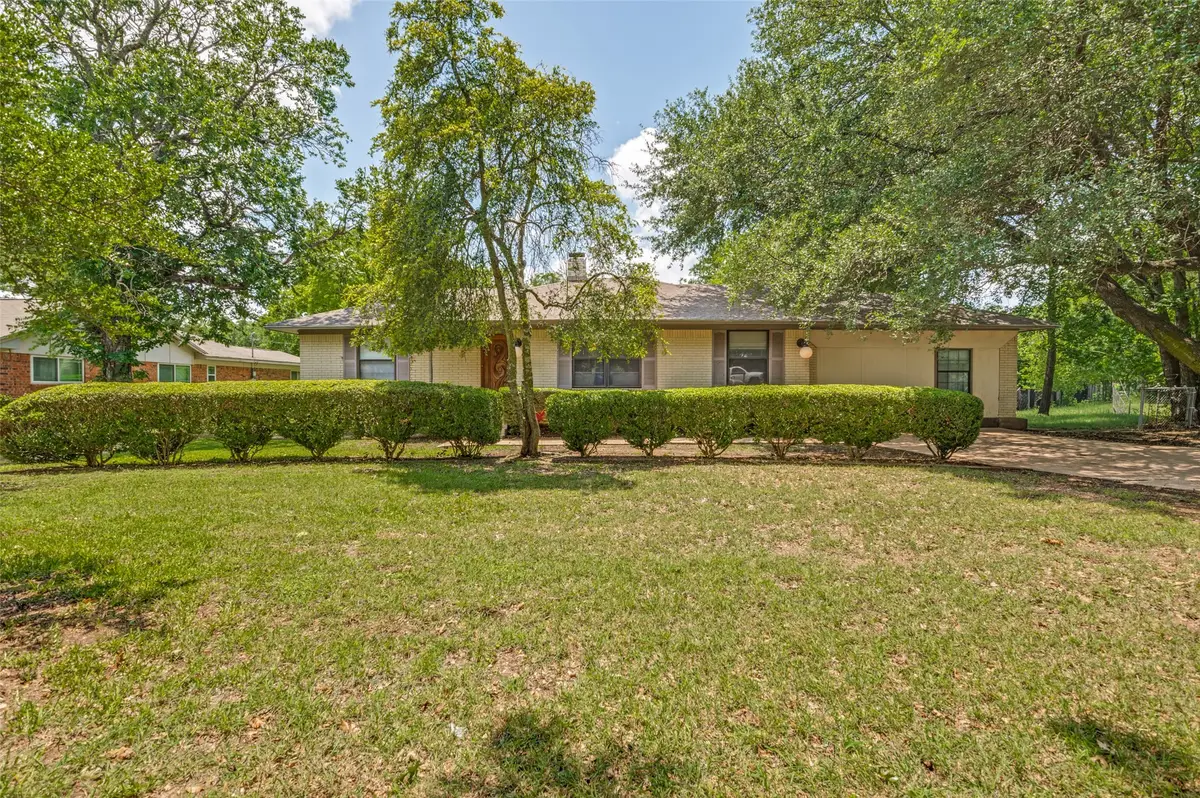 237 Southwood Drive, Lancaster, TX 75146 - #1