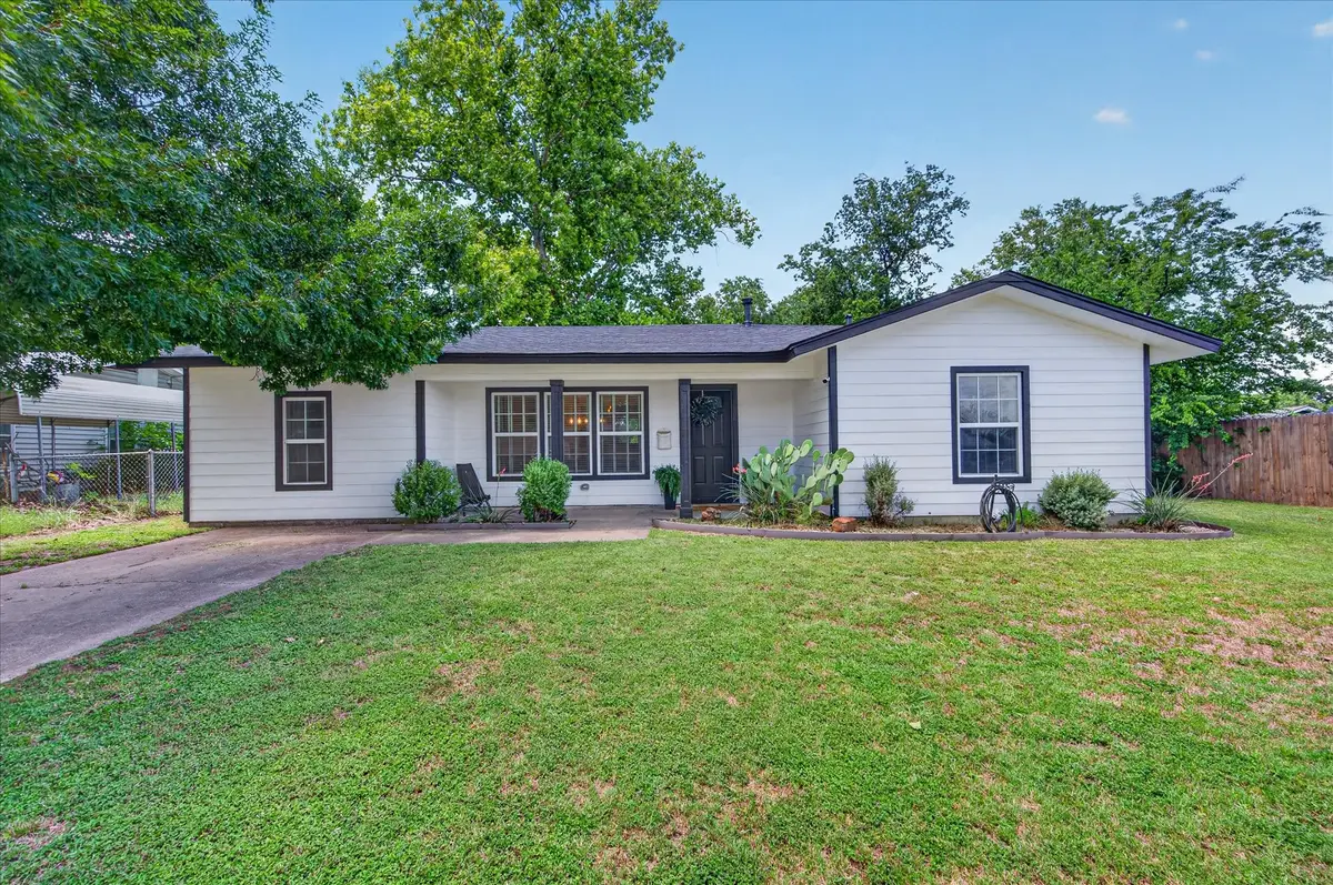 202 Taylor Street, Burleson, TX 76028 - #1