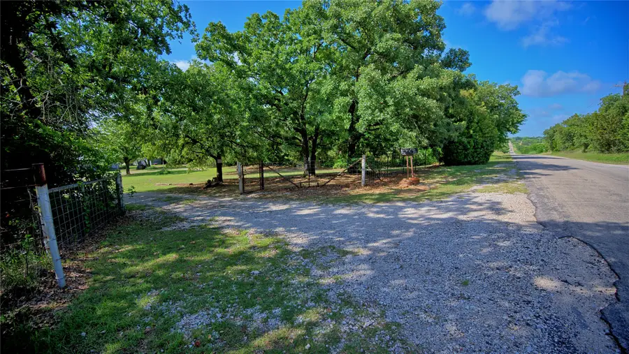 864 Upper Montague Road, Bowie, TX 76230 - #2