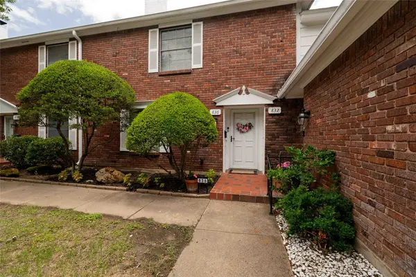 836 Chateau Valee Circle, Bedford, TX 76022