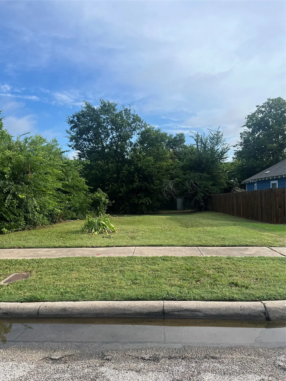 1217 E Tucker Street, Fort Worth, TX 76104 - #1
