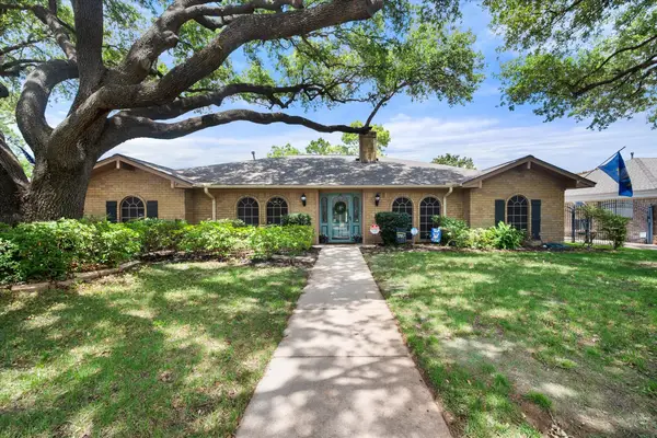 1307 S Westador Drive, Arlington, TX 76015