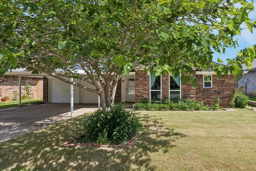 1129 W Hills Terrace, Saginaw, TX 76179 - #2
