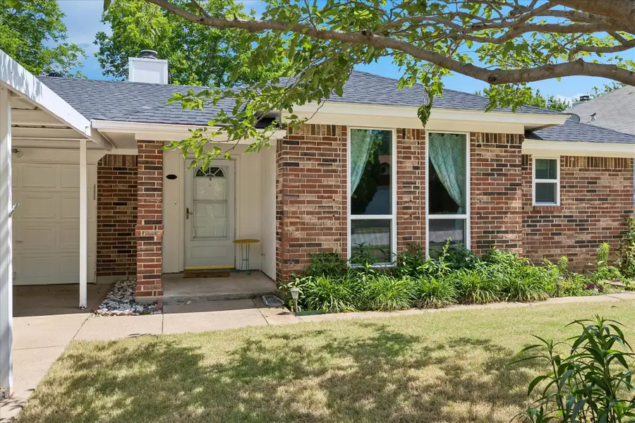 1129 W Hills Terrace, Saginaw, TX 76179 - #3