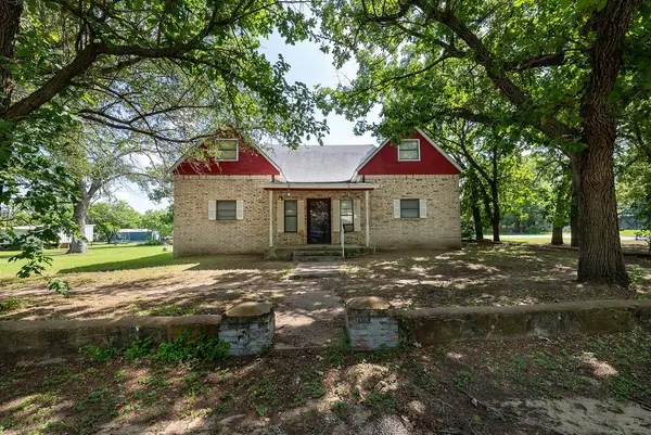 318 W Ross Street, Gorman, TX 76454