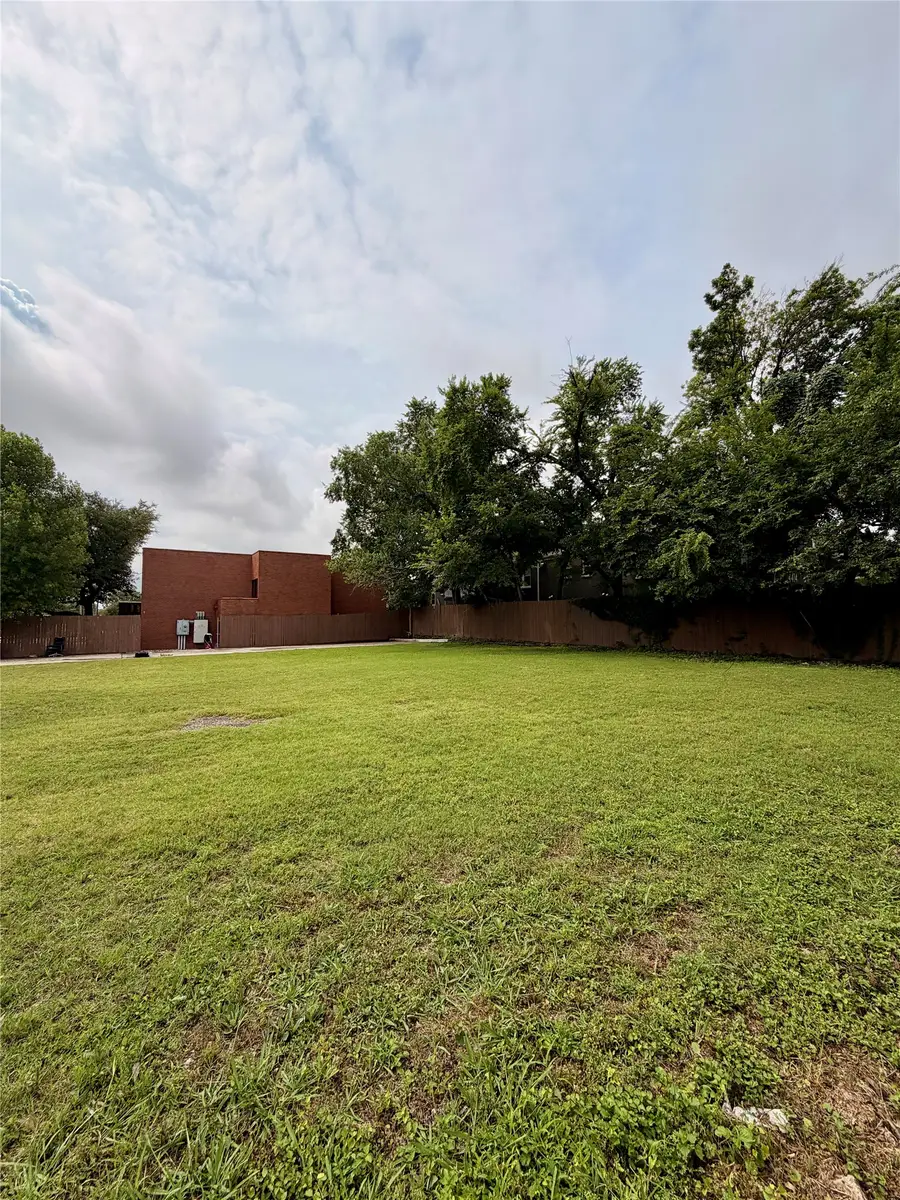 1015 N Carroll Avenue, Dallas, TX 75204 - #2