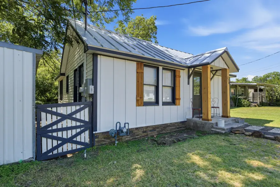 320 N Park Street, Dublin, TX 76446 - #2