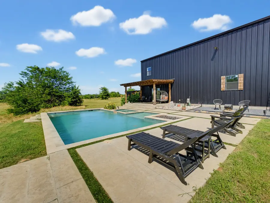 129 Coyote Cave Lane, Alvord, TX 76225 - #2