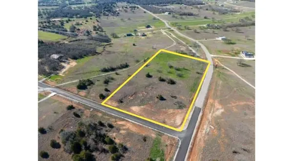 240 Rolling Hills Boulevard, Alvord, TX 76225