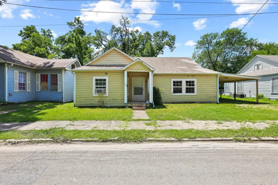 217 W 7th Street, Bonham, TX 75418 - #2