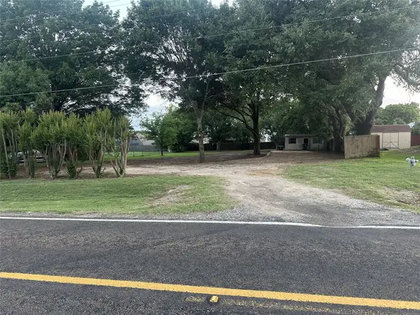 608 W Walcott Street, Pilot Point, TX 76258