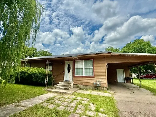 805 W 3rd Street, Clarksville, TX 75426 - #1