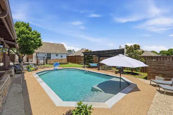 121 Honeysuckle Drive, Justin, TX 76247