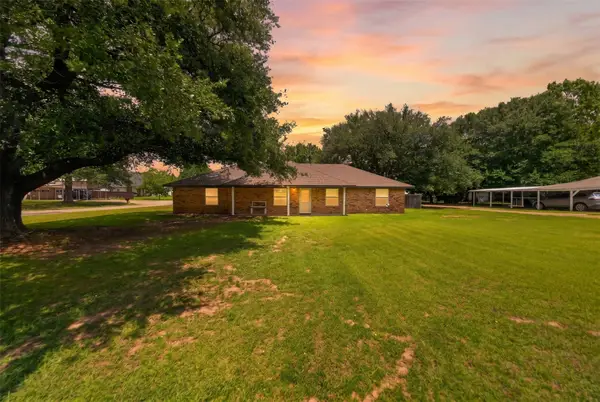 709 S Oak Street, Van, TX 75790