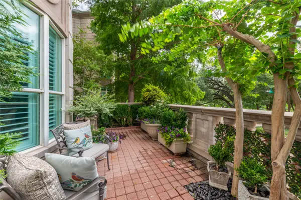 3401 Lee Parkway #104, Dallas, TX 75219