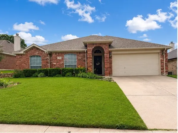 1100 Linden Drive, Burleson, TX 76028