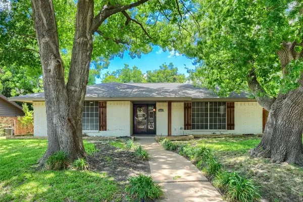 4049 Alicante Avenue, Fort Worth, TX 76133