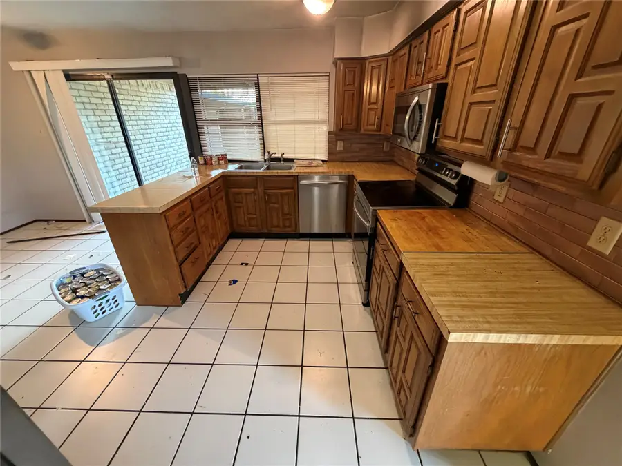 1849 Sandy Ridge Court, Carrollton, TX 75007 - #2