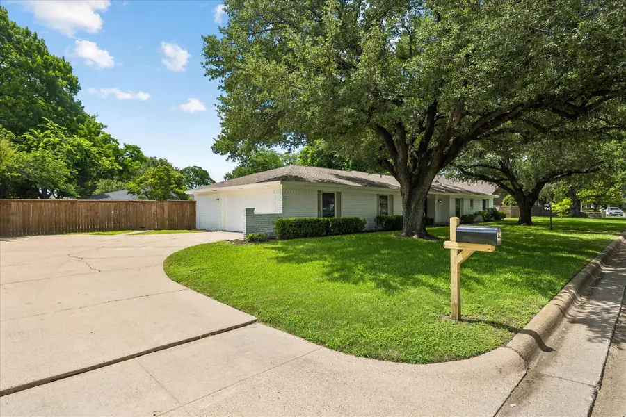 4113 Ridglea Country Club Drive, Fort Worth, TX 76126 - #3