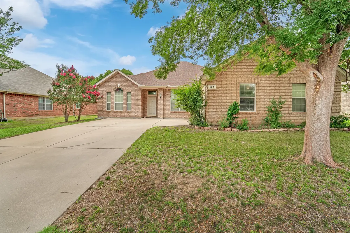 824 Duck Pond Dr, Grand Prairie, TX 75052 - #1