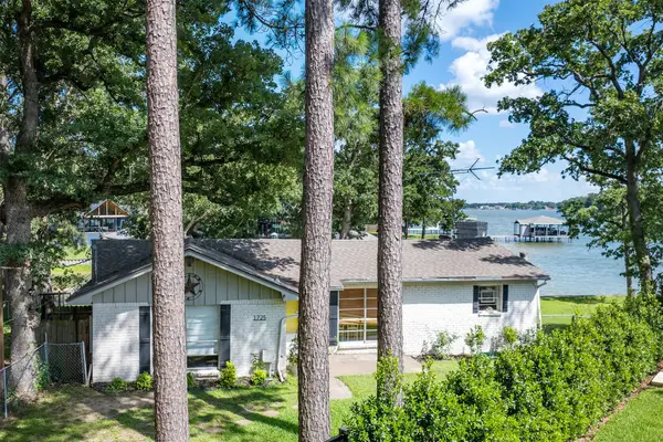 1725 Oak Shore Drive, Tool, TX 75143