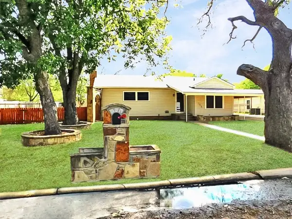 135 Summitt Avenue, Graham, TX 76450