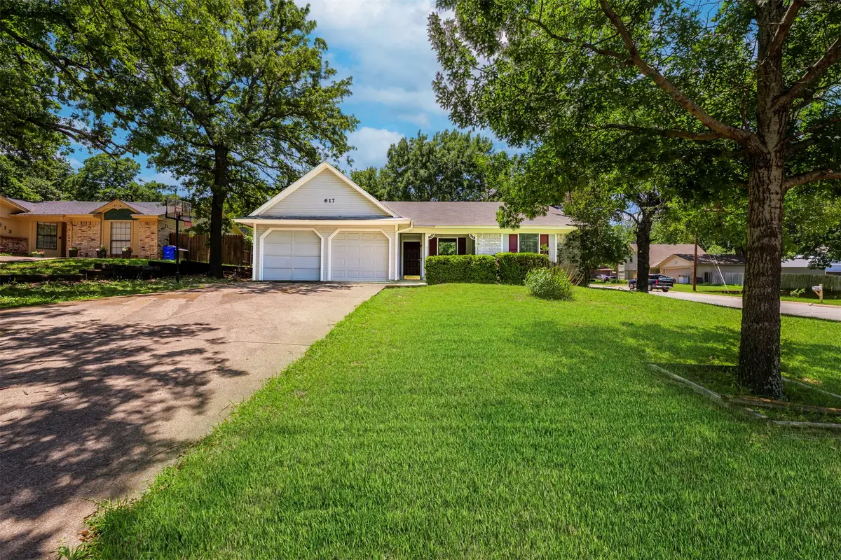 617 Rolling Ridge Court, Azle, TX 76020 - #1