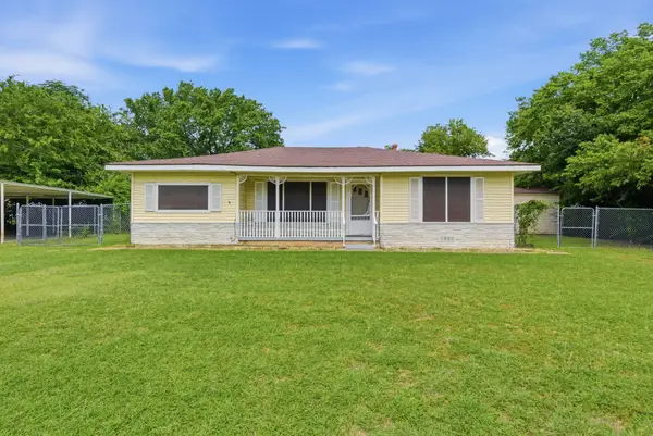 108 Sandra Drive, Azle, TX 76020